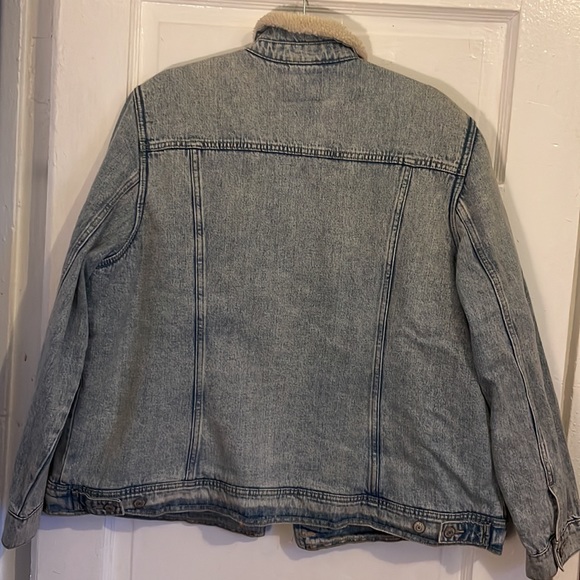 Sherpa Lined denim jacket- light wash - Picture 2 of 2